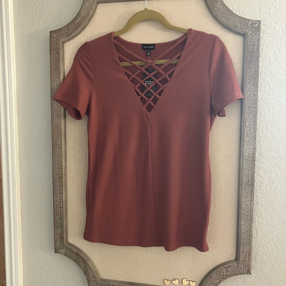 Buckle, Maroon V Neck (xs) - double lines fabric in the front.